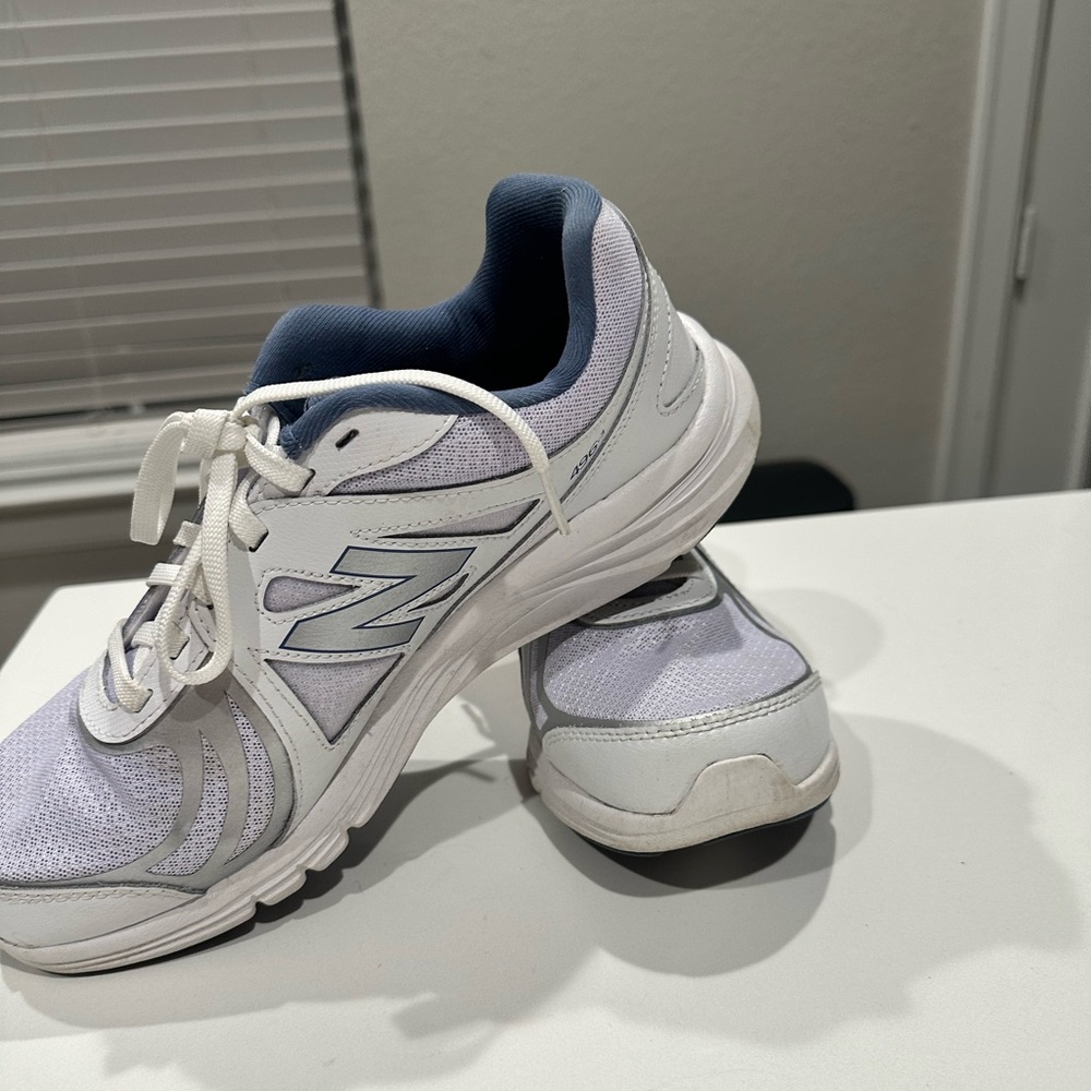 New balance tennis shoes women’s size 11